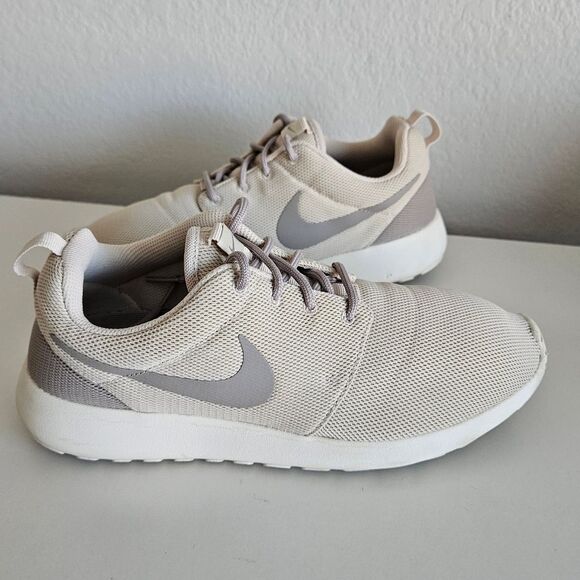 Nike | Roshe One 'Light Orewood Brown' Cream Sneaker, Womens 9.5 - Picture 1 of 8